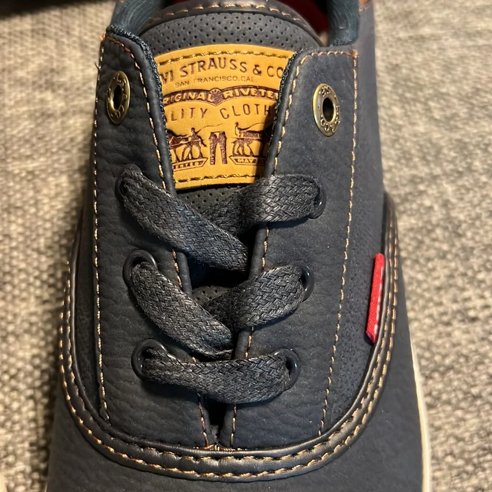 NWT Levi's Ethan Sneakers